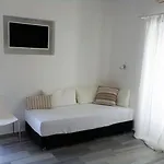 Irini Apartahotel