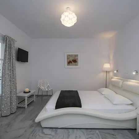 Irini Aparthotel Naousa (Paros)