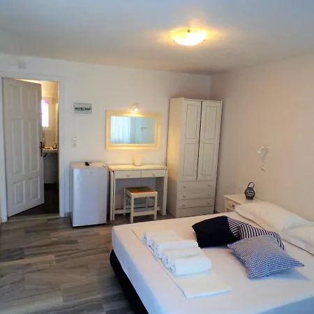 Irini Aparthotel 3*