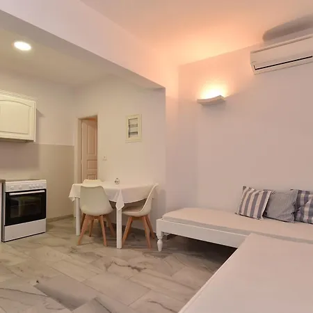 Irini Ξενοδοχείο με διαμερίσματα 4*