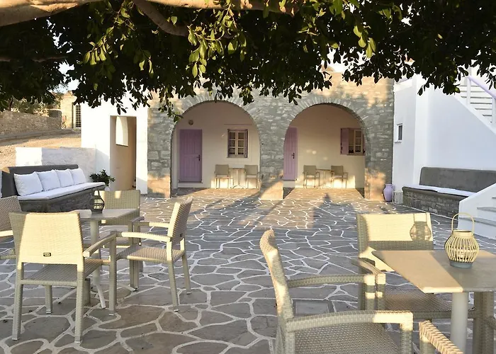 Irini Naousa (Paros)