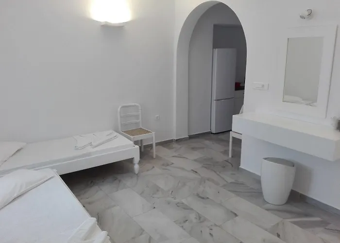 Irini Naousa (Paros)